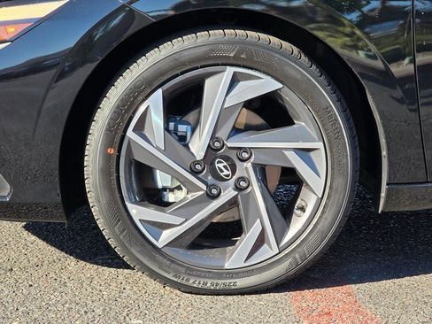 Certified 2025 Hyundai Elantra Sport image 6