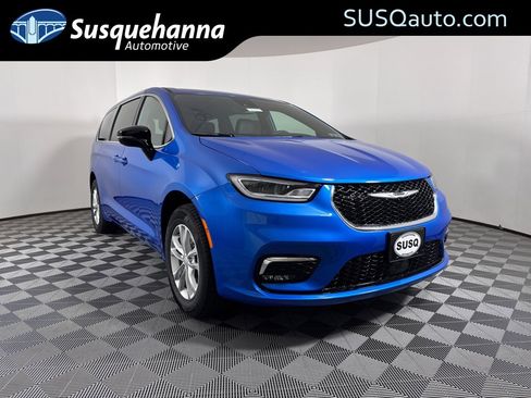New 2026 Chrysler Pacifica Select AWD/4WD image 1