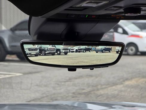 Certified 2025 GMC Yukon Denali Ultimate image 10