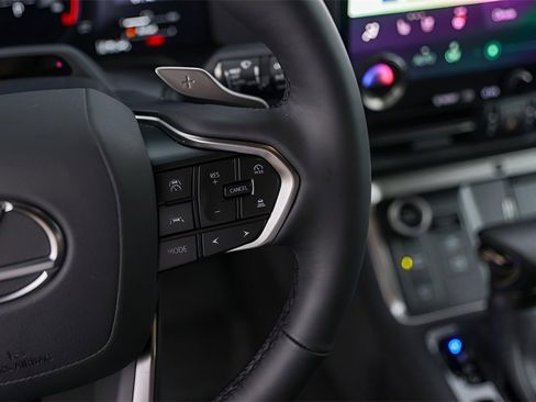 Used 2025 Lexus GX 550 w/ Accessory Package (2T) image 16