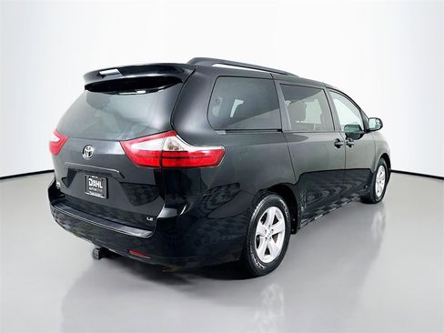 Used 2015 Toyota Sienna LE image 7