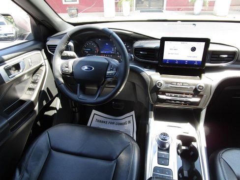 Used 2020 Ford Explorer XLT w/ Equipment Group 202A RWD image 8