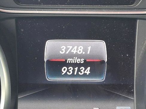 Used 2017 Mercedes-Benz CLA 250 4MATIC image 9