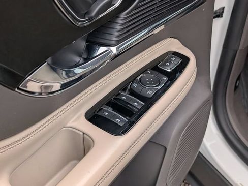 Used 2022 Lincoln Corsair Reserve w/ Elements Package FWD image 19
