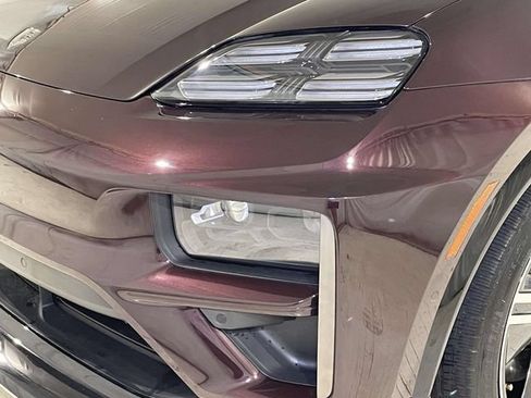 Certified 2024 Porsche Macan Turbo Electric AWD/4WD image 15