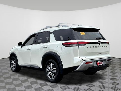 Certified 2024 Nissan Pathfinder SL AWD/4WD image 4