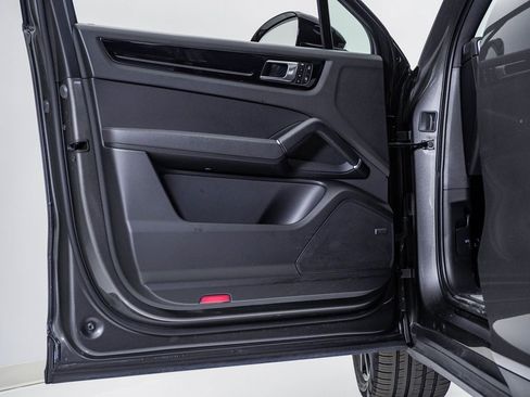 Certified 2023 Porsche Cayenne Coupe image 25