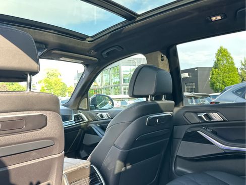 Used 2024 BMW X7 xDrive40i w/ M Sport Package AWD/4WD image 15