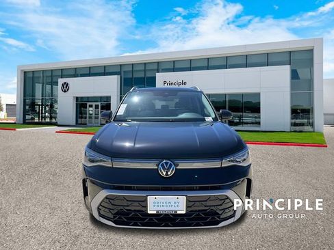 Used 2025 Volkswagen Taos SEL AWD/4WD image 7