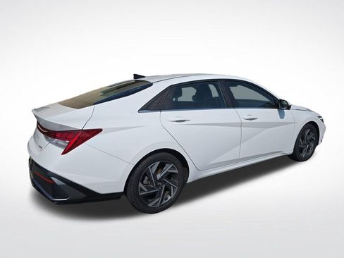 Certified 2024 Hyundai Elantra Limited FWD image 7