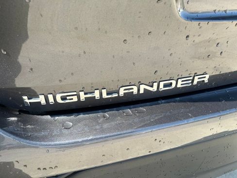 Used 2023 Toyota Highlander LE FWD image 10