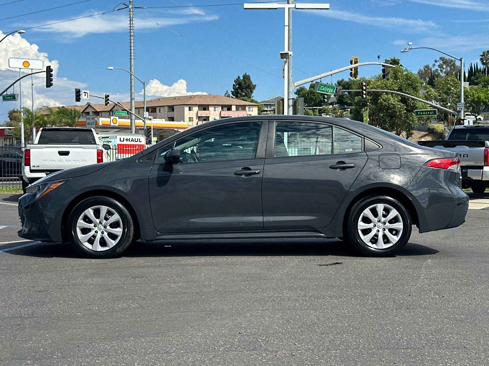 Used 2025 Toyota Corolla LE FWD image 2