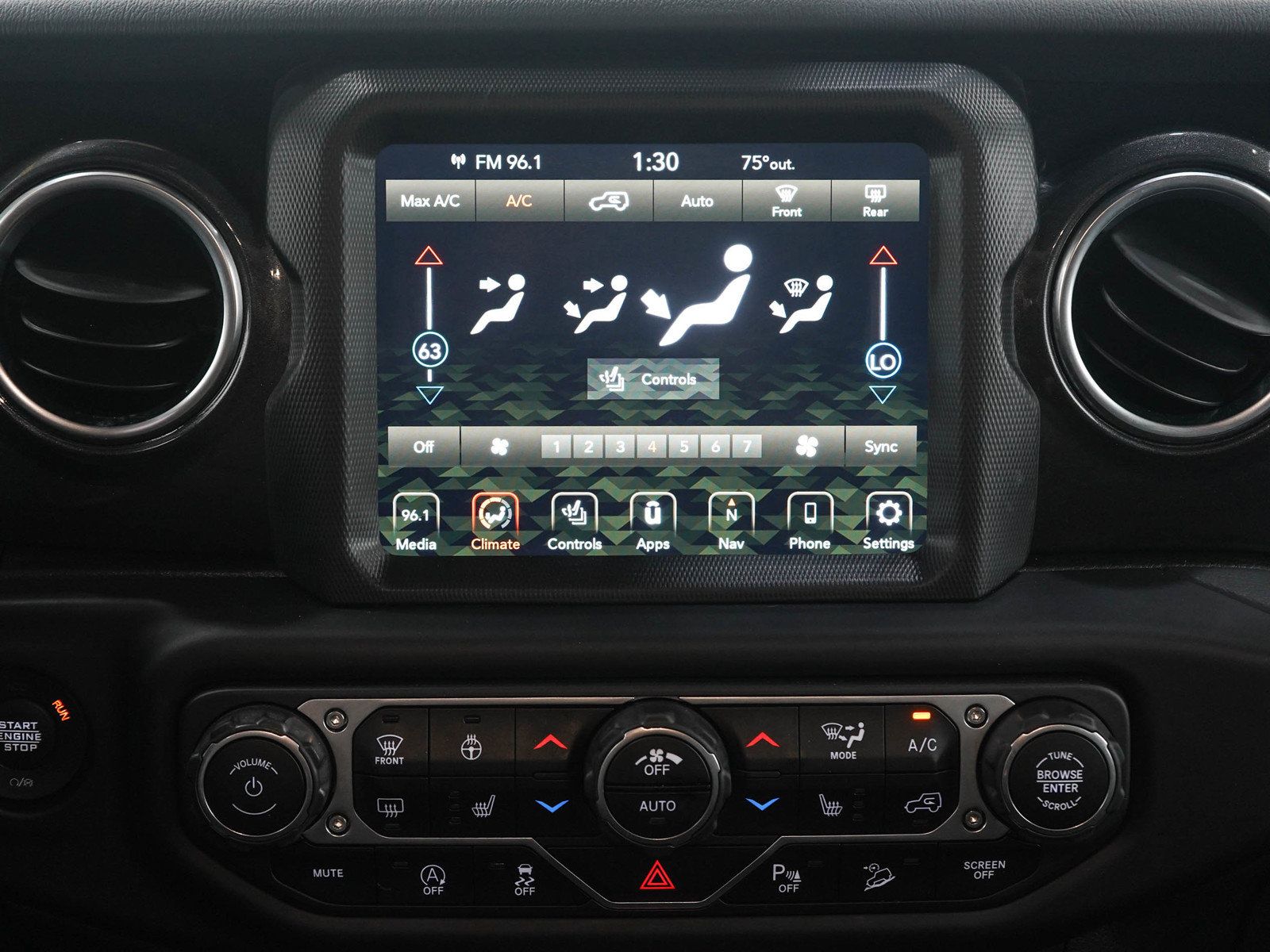 Used 2020 Jeep Wrangler Unlimited Sahara AWD/4WD image 17