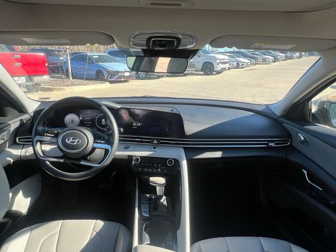 Certified 2024 Hyundai Elantra Limited image 20