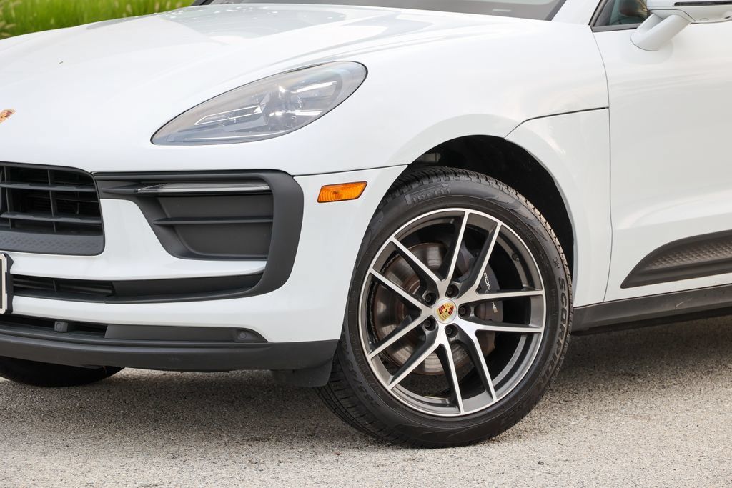 Certified 2026 Porsche Macan AWD/4WD image 8