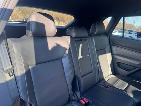 Used 2021 Volkswagen Atlas Cross Sport SE image 27