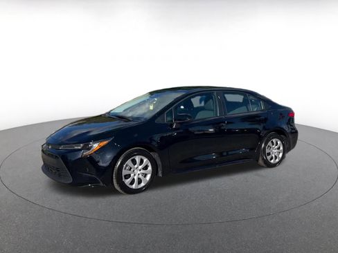 Used 2025 Toyota Corolla LE image 7