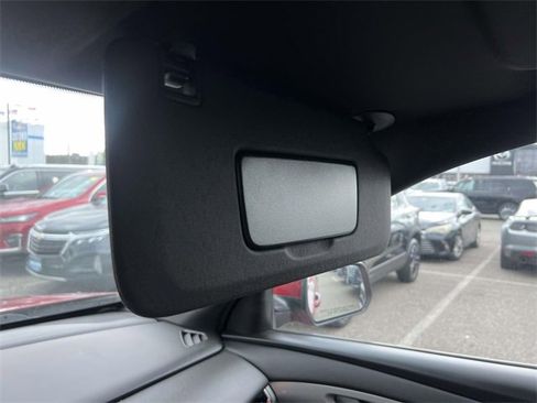 Used 2023 Chevrolet Traverse LT image 35