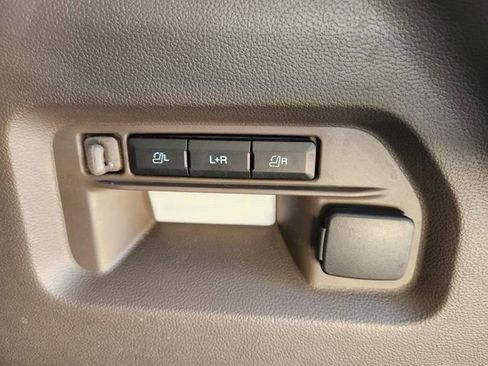 Used 2023 Ford Explorer Platinum w/ Premium Technology Package image 37