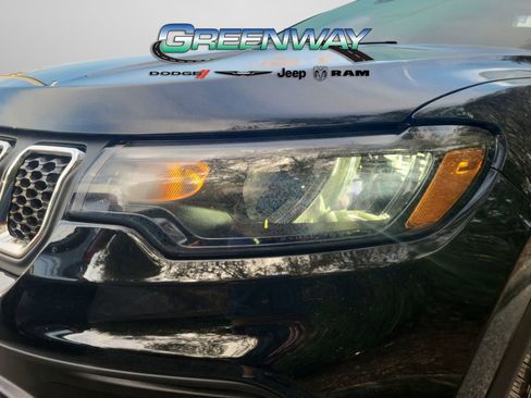 Used 2023 Jeep Compass Latitude image 5