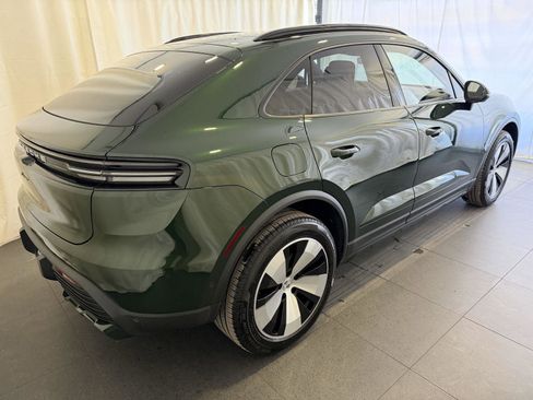 Certified 2025 Porsche Macan Electric image 9