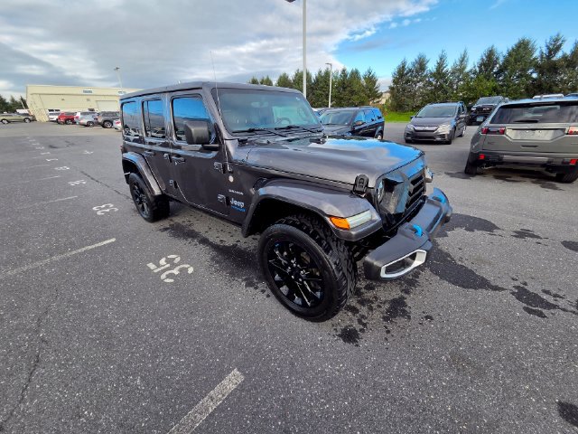 Used 2022 Jeep Wrangler Unlimited Sahara w/ Cold Weather Group AWD/4WD image 19