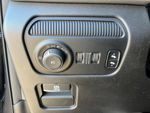 Used 2023 Jeep Wagoneer Series III w/ Preferred Equipment Group AWD/4WD image 23