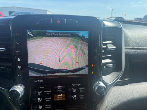 Used 2021 RAM 1500 Laramie AWD/4WD image 12