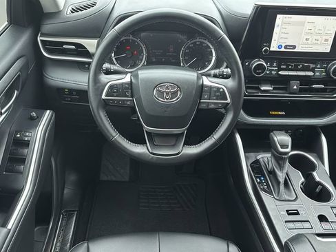Used 2023 Toyota Highlander XLE AWD/4WD image 15