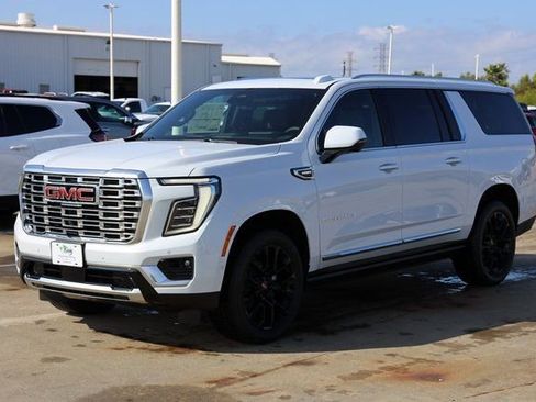 New 2026 GMC Yukon XL Denali w/ Denali Reserve Package image 3