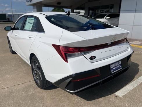 New 2025 Hyundai Elantra Limited image 8