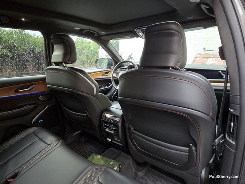 Used 2022 Jeep Grand Cherokee Summit AWD/4WD image 26