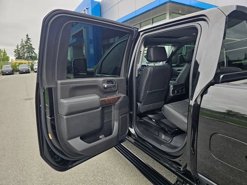 Used 2022 GMC Sierra 3500 Denali w/ Denali Black Diamond Edition AWD/4WD image 18