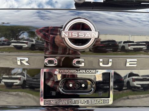 Certified 2023 Nissan Rogue SL FWD image 10