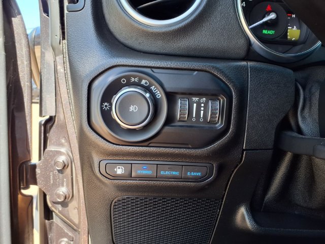 Used 2021 Jeep Wrangler Unlimited Rubicon 4xe w/ Cold Weather Group AWD/4WD image 20