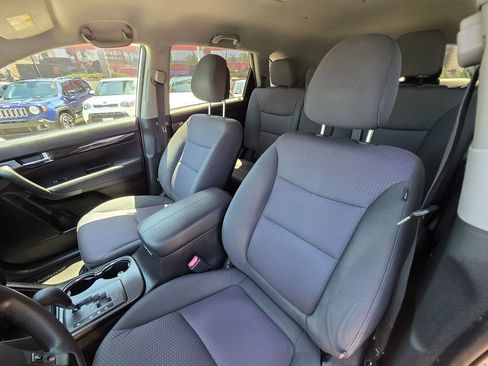 Used 2013 Kia Sorento LX w/ Third Row Pkg image 25