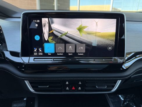 Used 2024 Volkswagen Atlas Cross Sport SE w/ Panoramic Sunroof Package FWD image 24
