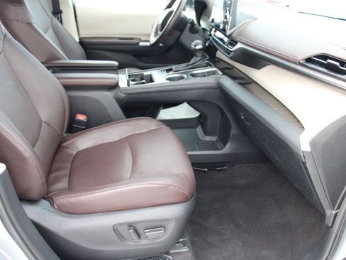 Certified 2023 Toyota Sienna Platinum image 20