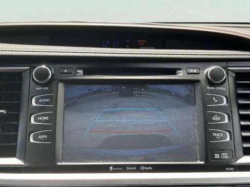 Used 2019 Toyota Highlander XLE AWD/4WD image 27