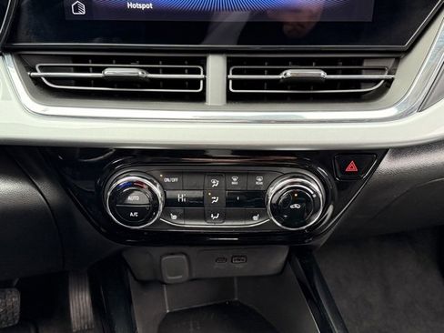 Used 2025 Chevrolet Trax LT w/ LT Convenience Package image 21