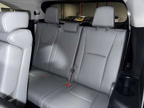 Used 2021 Toyota Highlander Limited AWD/4WD image 18