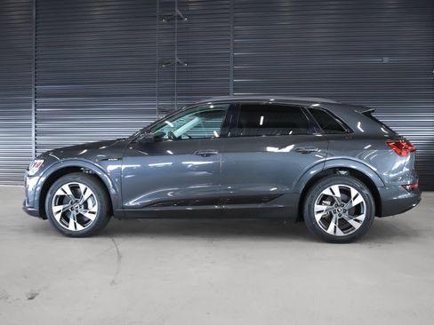 Used 2021 Audi e-tron Premium w/ Convenience Plus Package image 11
