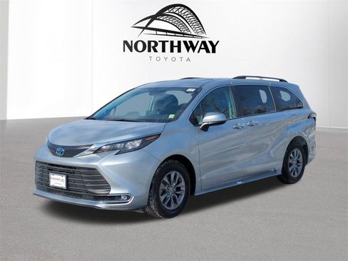 Certified 2024 Toyota Sienna XLE w/ XLE Plus Package image 6