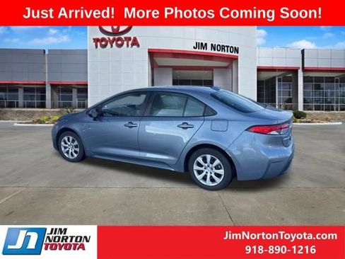 Used 2023 Toyota Corolla LE image 3
