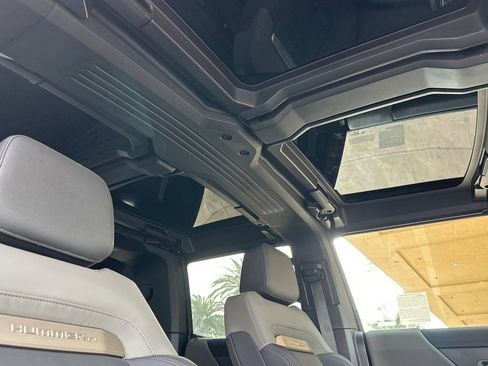 Certified 2025 GMC Hummer EV 2X image 18