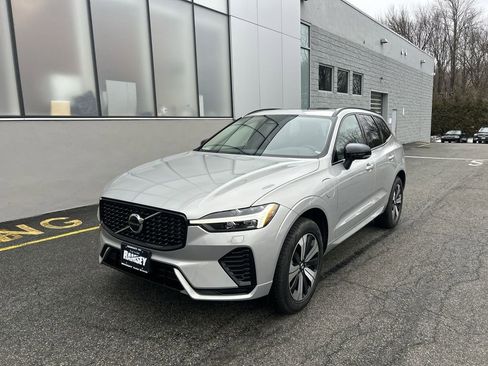 Used 2025 Volvo XC60 T8 Core w/ Protection Package Premier image 4