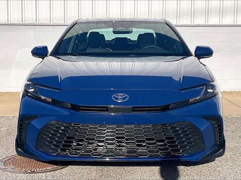 Used 2026 Toyota Camry SE image 3