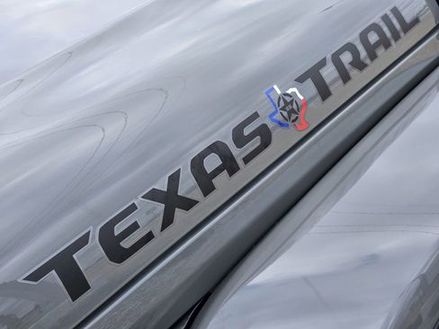 Used 2021 Jeep Gladiator Sport image 17