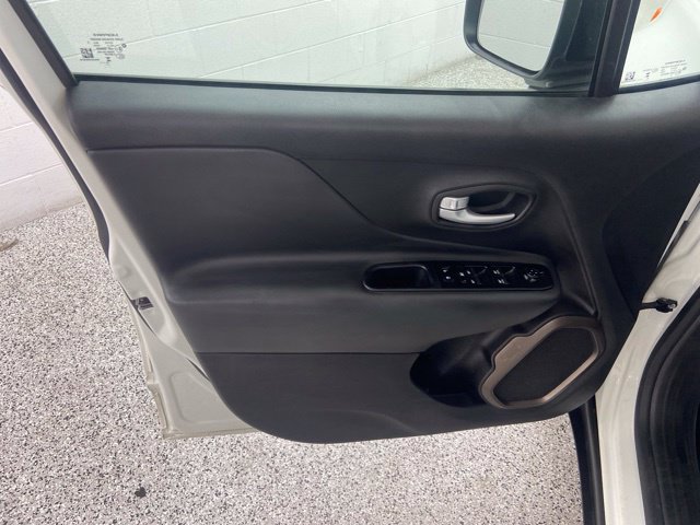 Used 2023 Jeep Renegade Latitude AWD/4WD image 11