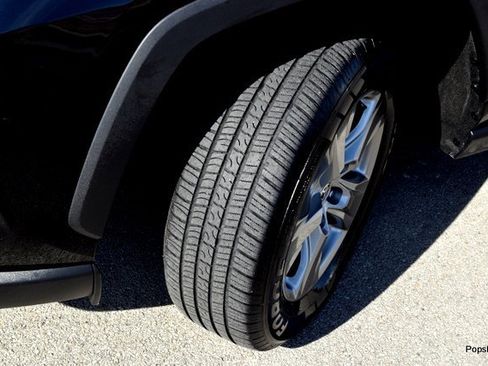 Used 2024 Toyota RAV4 XLE image 5